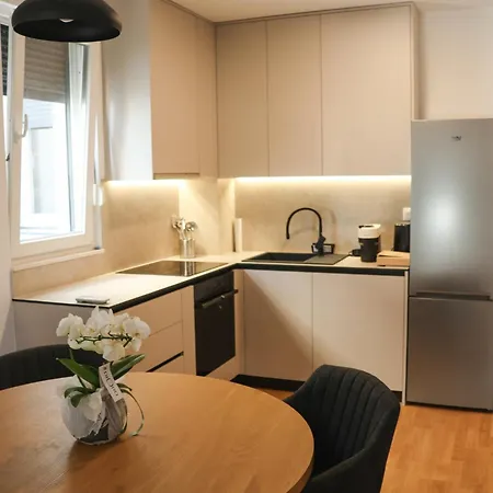 Apartman Modern Escape With Garage