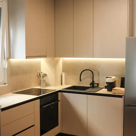 Modern Escape With Garage Apartmán